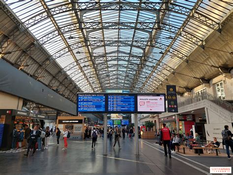 Vue panoramique de la Gare du Nord à Paris, le plus grand hub ferroviaire d'Europe