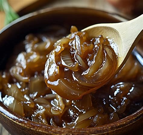Plat élaboré avec des oignons blancs confits