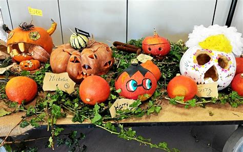 Courges d'Halloween sculptées et décoratives