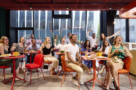 Infographie illustrant le concept de coliving avec ses avantages et caractéristiques