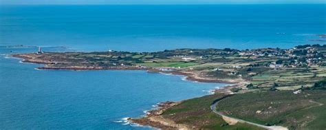 Vue panoramique du Val de Saire et de ses paysages verdoyants en bord de mer