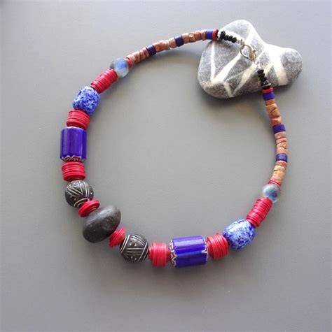 Collier ethnique camerounais en semences