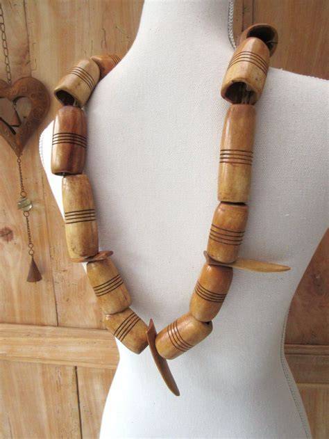 Collier royal Bamoun en os