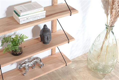 étagère de jardin avec des produits naturels