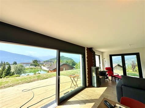 Vue panoramique sur les montagnes entourant le B&B Le Lierre à Châtillon
