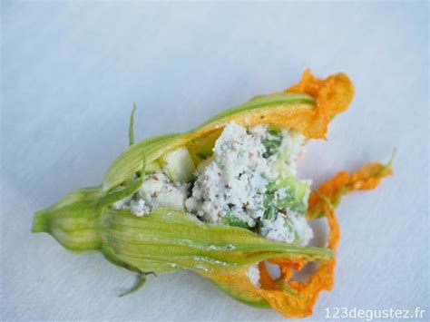 Fleurs de courge farcies au fromage avant cuisson