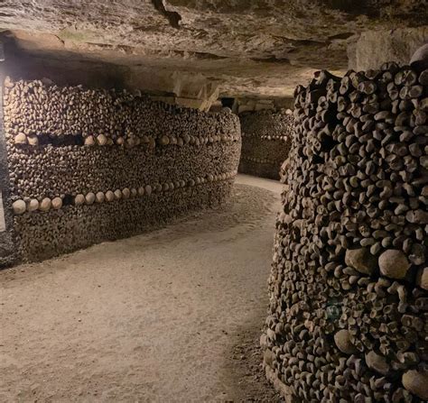Agencement des ossements dans les Catacombes