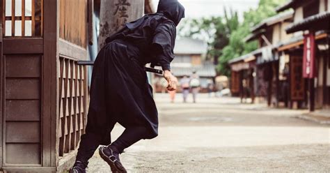 Illustration d'un ninja pratiquant le Shôten No Jutsu