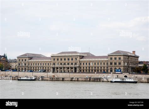 Vue panoramique de l'Université Corvinus de Budapest