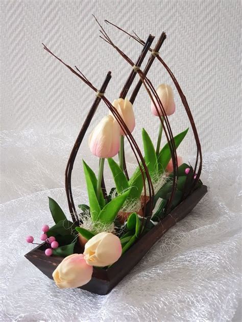 Composition florale avec des bulbes printaniers