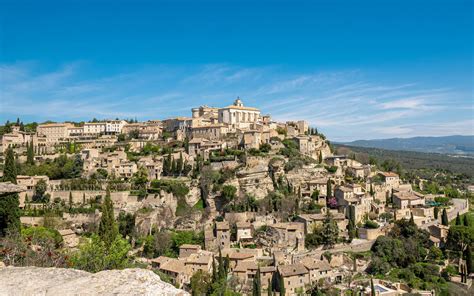 Vue aérienne de Gordes et ses environs