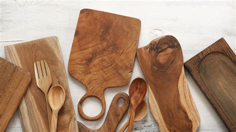 Ustensiles sculptés en bois