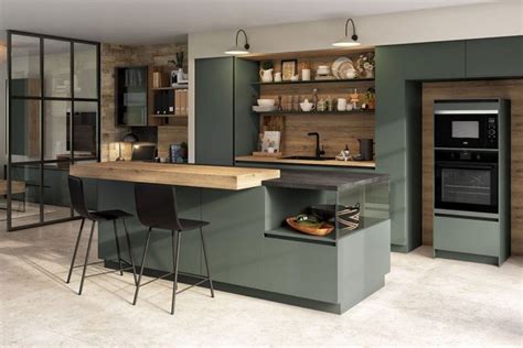 Vue panoramique d'un atelier de cuisine moderne et chaleureux au Chèvrefeuille