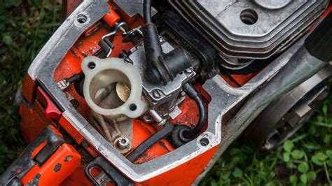 Photo d'un test d'étanchéité du bas-moteur d'une tronçonneuse
