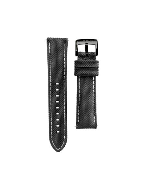 Vue latérale montrant le bracelet en tissu noir et la boucle ardillon en acier