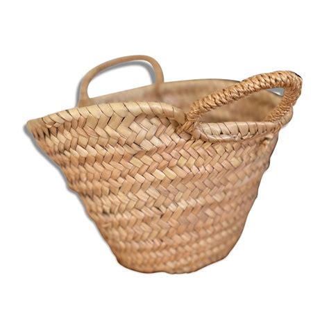 Cueilleur avec panier en osier