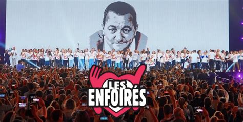Image des Enfoirés sur scène lors d'un concert