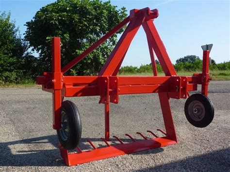 Schéma technique d'une lame souleveuse simple montée sur un attelage trois points