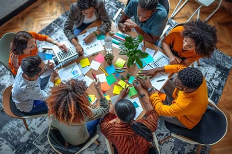 Atelier de travail en groupe dans le jardin de bonsaïs
