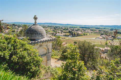 Vue d'ensemble du centre-ville de Rochefort-du-Gard