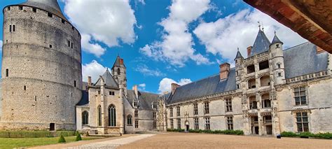 Panorama de Châteaudun avec le château dominant le Loir