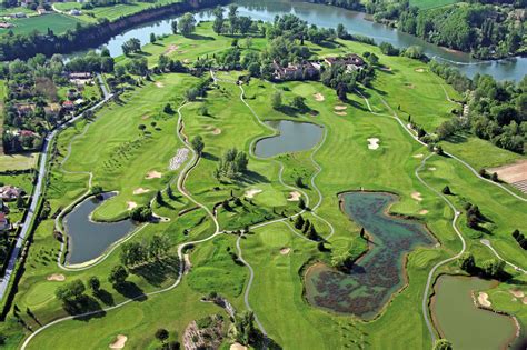 Parcours de golf verdoyant