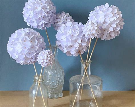 Fleurs artificielles en papier
