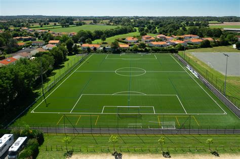 Stade Gaston-Petit avec pelouse synthétique
