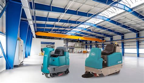 Comparaison visuelle entre une balayeuse et une autolaveuse