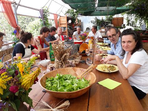 Atelier de cuisine traditionnelle niçoise dans la serre du Potager de Saquier