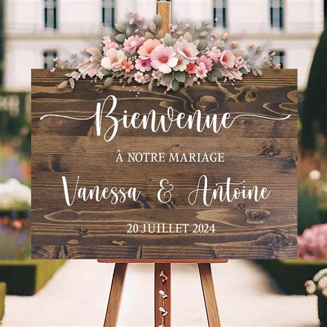 Photo d'ensemble d'une réception de mariage champêtre avec le panneau de bienvenue mis en valeur