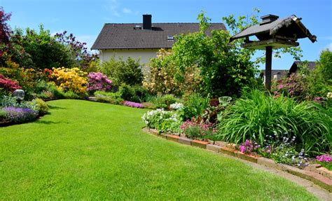 Paysage de jardin entretenu dans l'Ouest Lyonnais