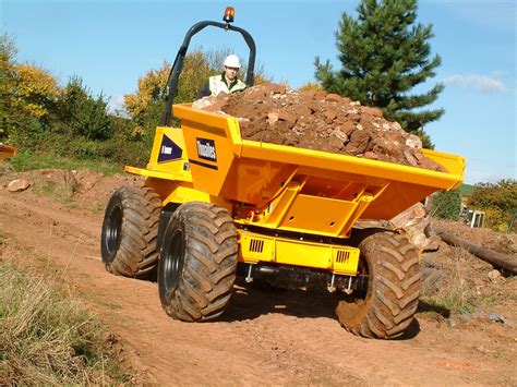 Mini-dumper avec benne extensible en position ouverte