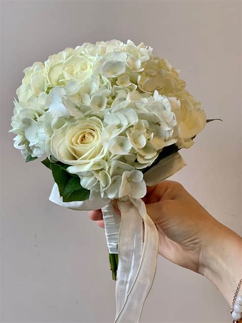 Hortensia stabilisé dans un bouquet de mariée