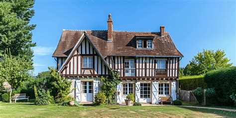 Maison à colombages typique du Pays d'Auge en Normandie