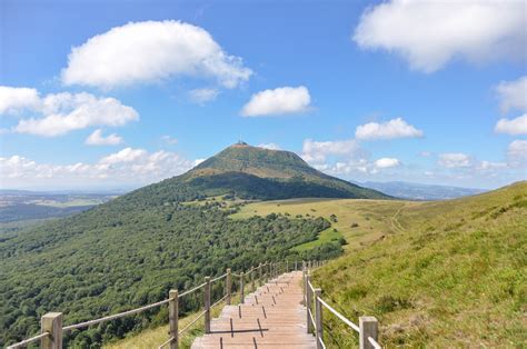 Paysage typique des jardins en zone de moyenne montagne dans le Puy-de-Dôme