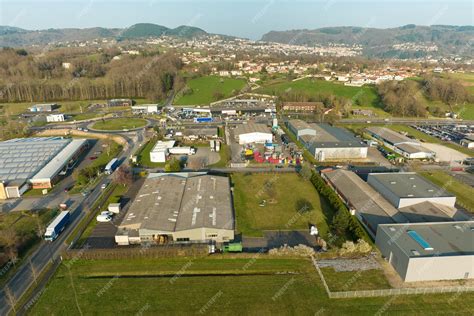 Vue aérienne et accès logistique du centre de stockage au 138 boulevard des Jardiniers