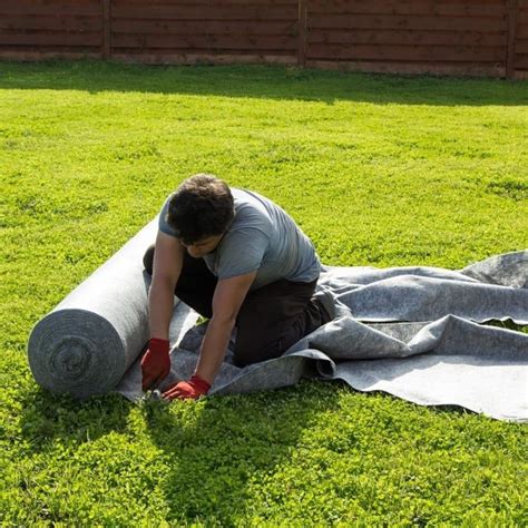 Schéma illustrant la pose du géotextile avant l'installation du gazon
